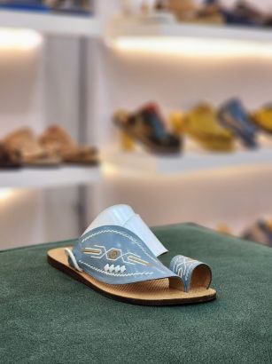 صورة زبيري وطني مطرز  ارضيه جلد مديل م15